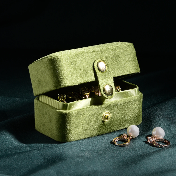 Evergreen Elegance Ring Case